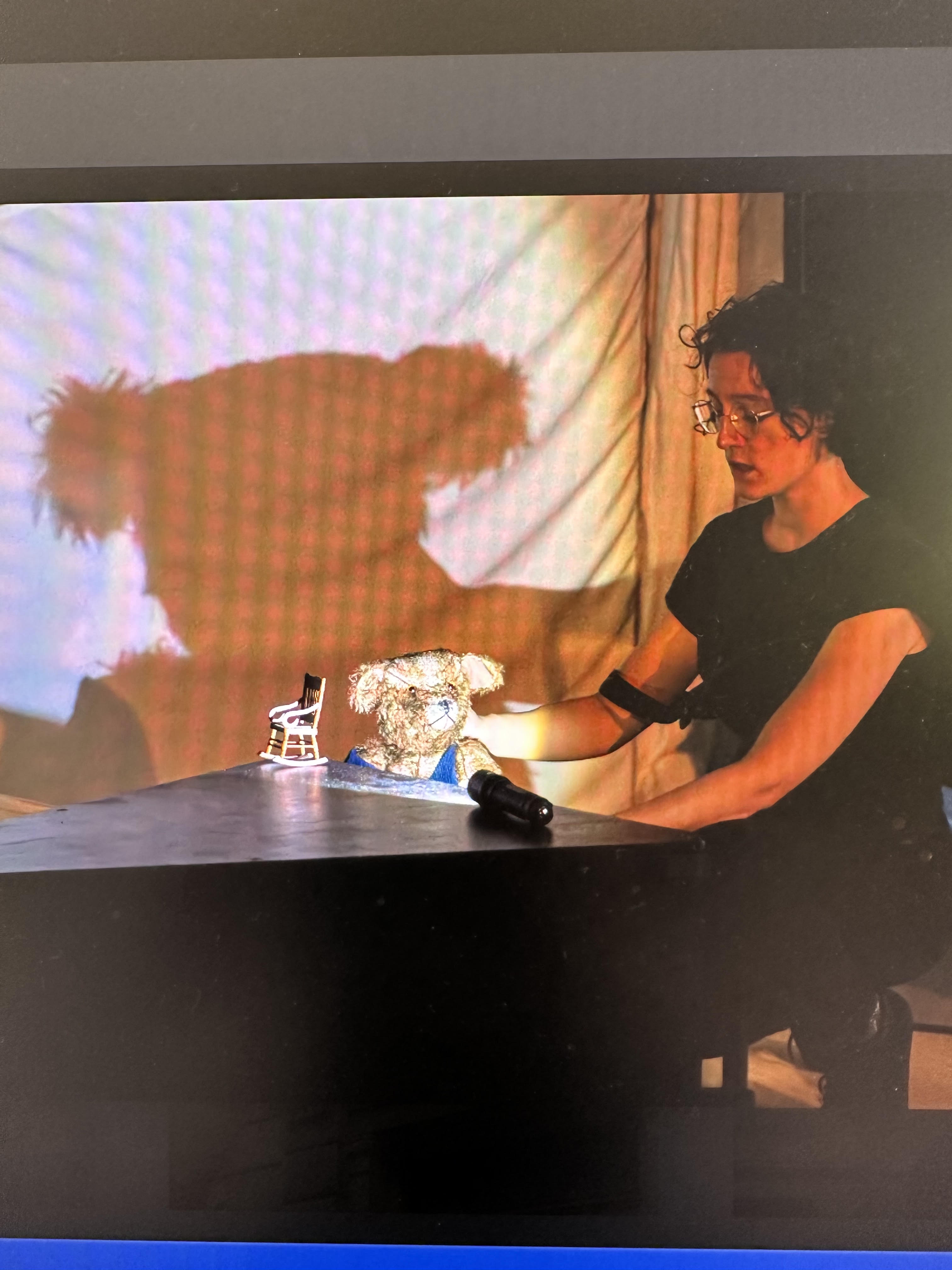 A scene with the Bärchen puppet during the Schaubude Berlin performance